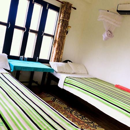Chitwan Gaida Lodge Sauraha Bagian luar foto
