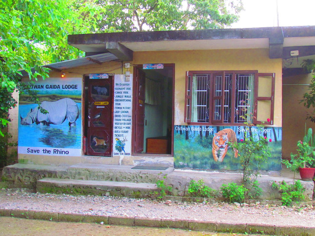 Chitwan Gaida Lodge Sauraha Bagian luar foto