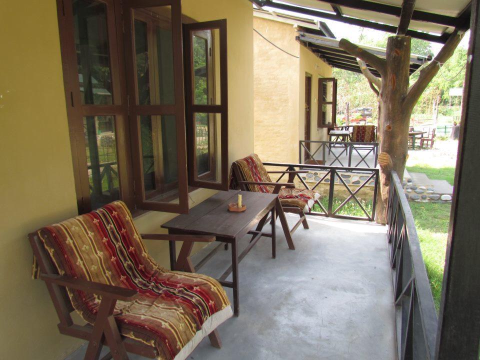 Chitwan Gaida Lodge Sauraha Bagian luar foto