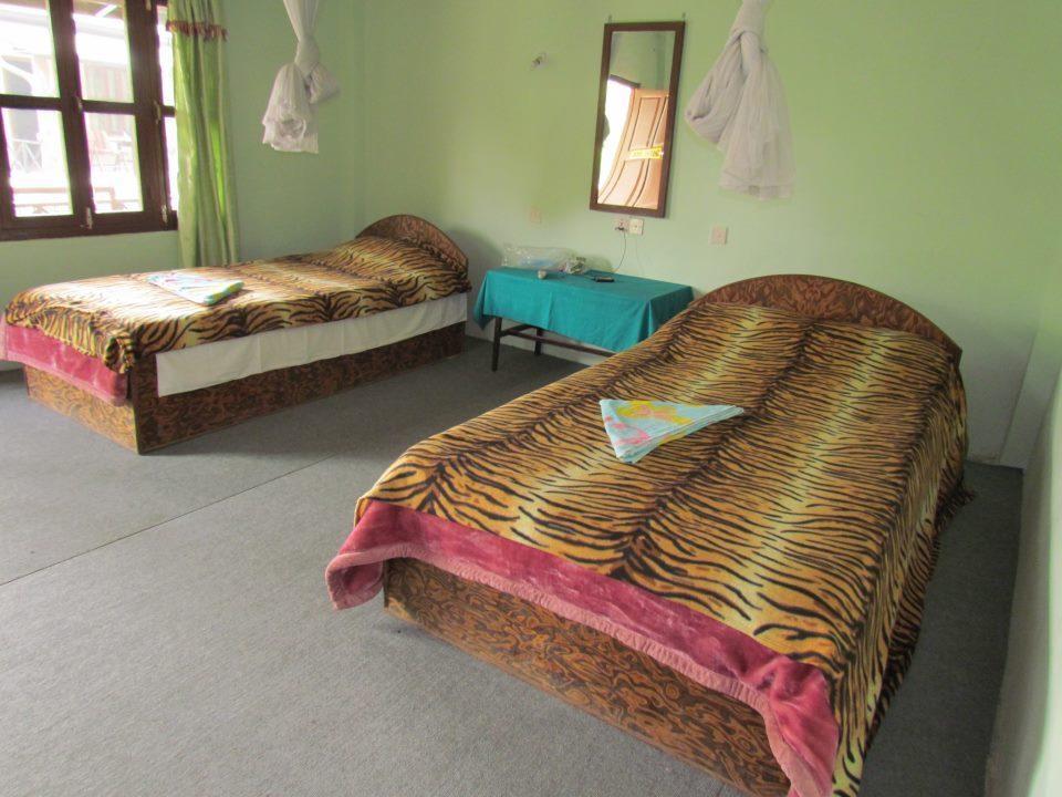 Chitwan Gaida Lodge Sauraha Bagian luar foto