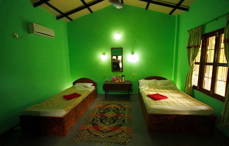 Chitwan Gaida Lodge Sauraha Bagian luar foto