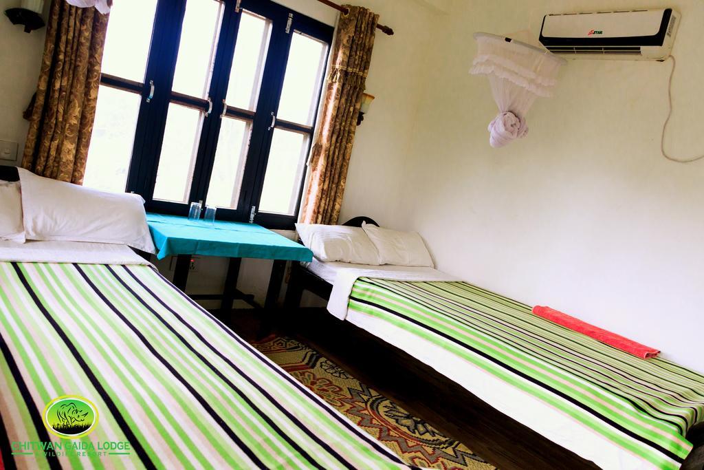 Chitwan Gaida Lodge Sauraha Bagian luar foto