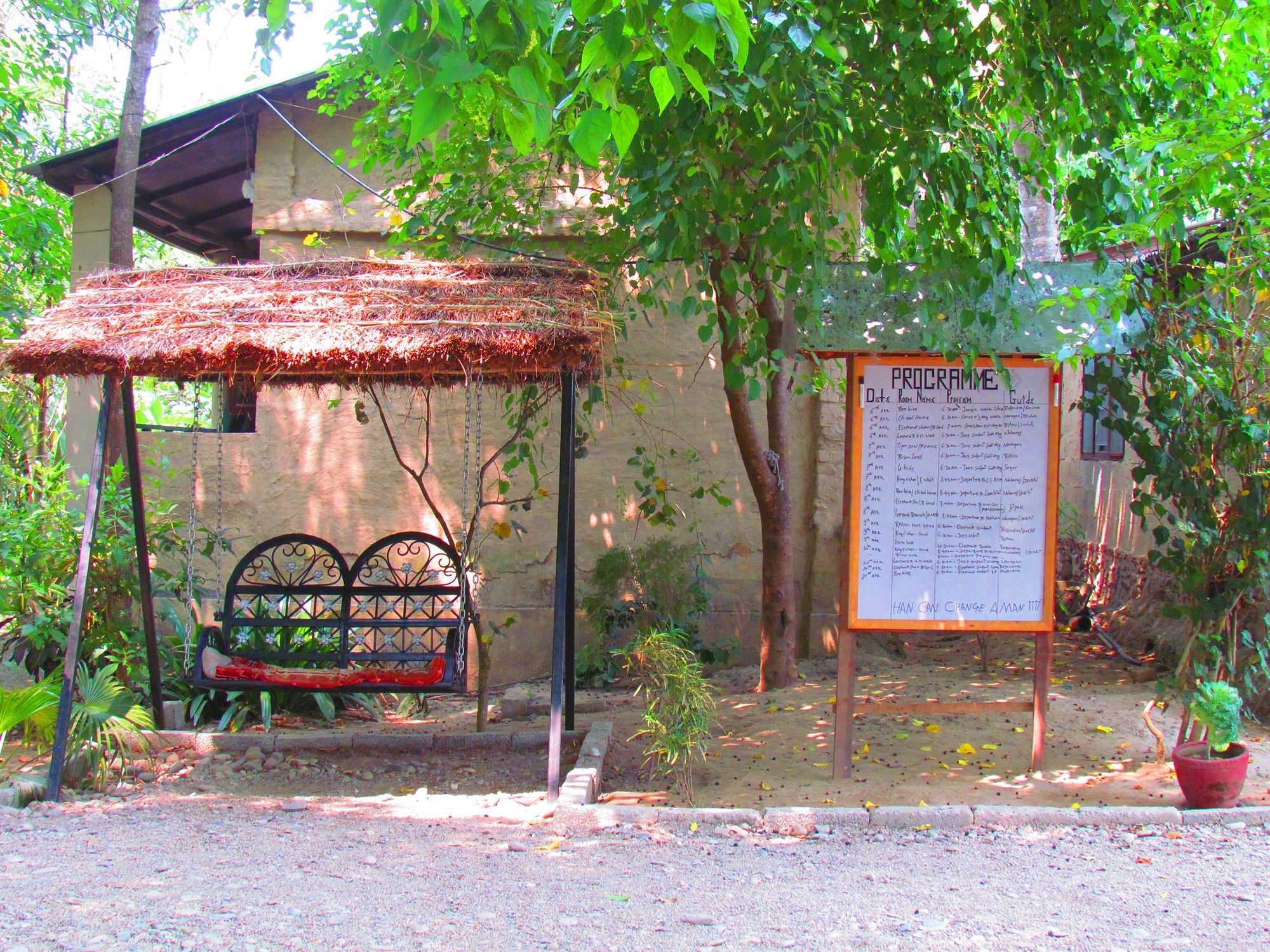 Chitwan Gaida Lodge Sauraha Bagian luar foto